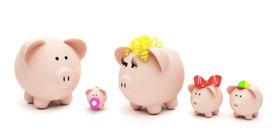 a family of piggy bank where two of them is big while other three is small